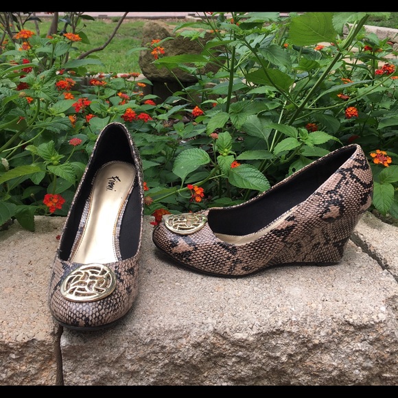 Snake skin wedge heels. - Picture 2 of 4